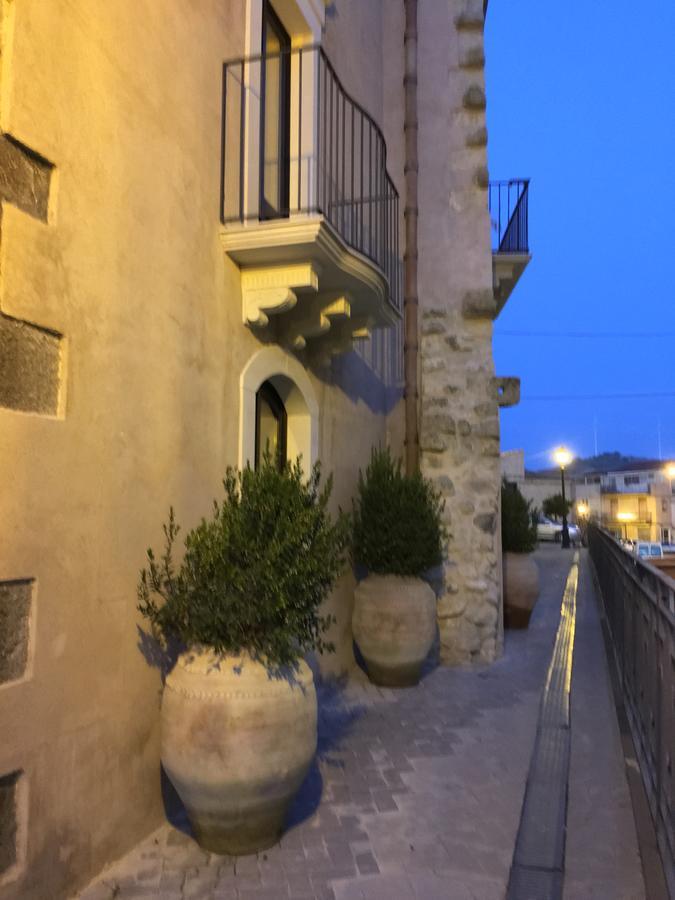 B&B Santapau Charme Living Licodia Eubea Exterior photo